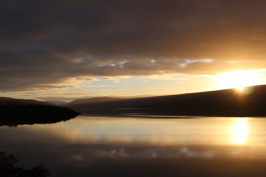 body of water during golden hour, body of water underneath golden hour HD wallpaper