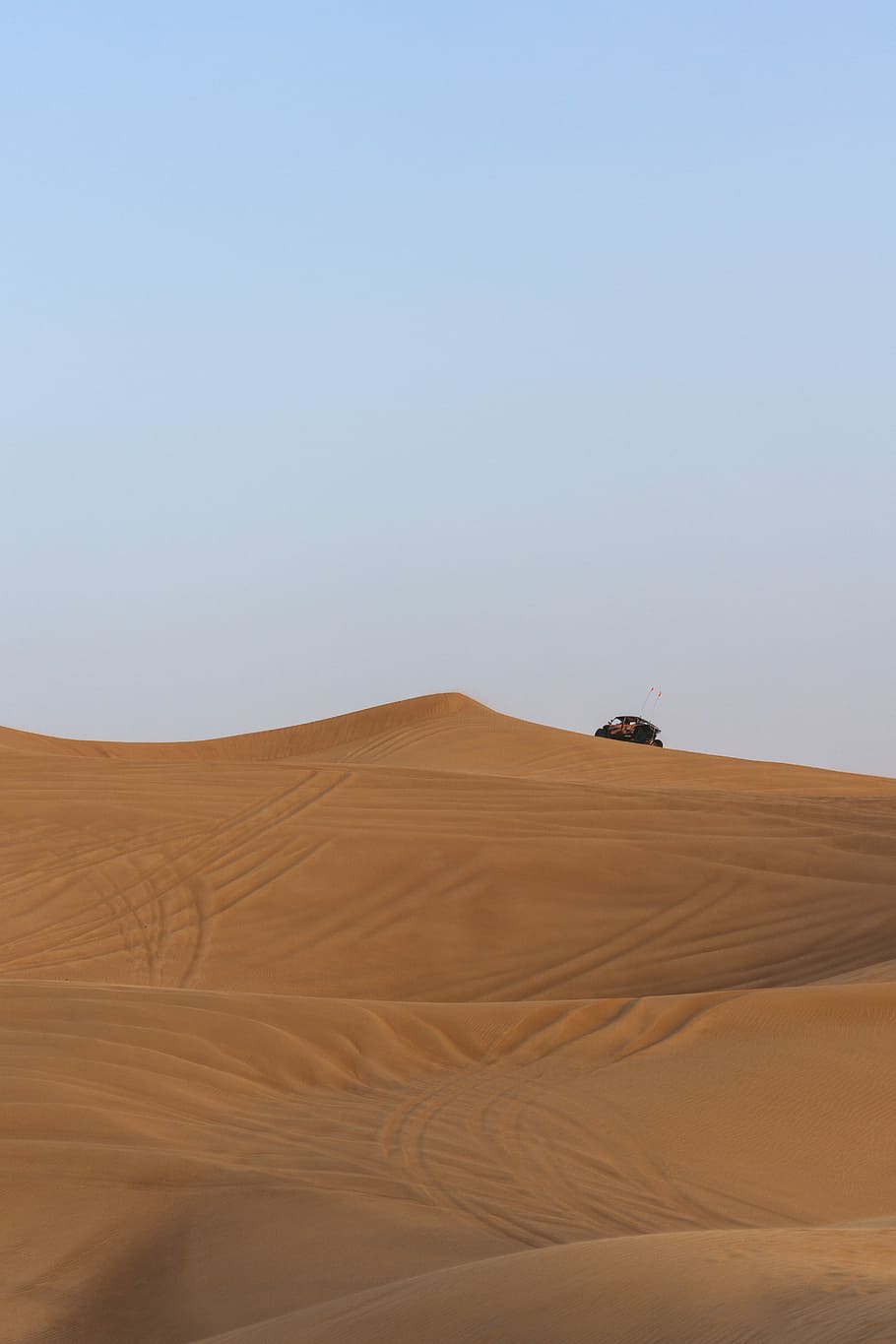 vehicle on desert under calm blue sky, vehicle in dessert, orange HD wallpaper