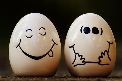 selective focus photography of two ceramic egg figurines, salt shaker HD wallpaper