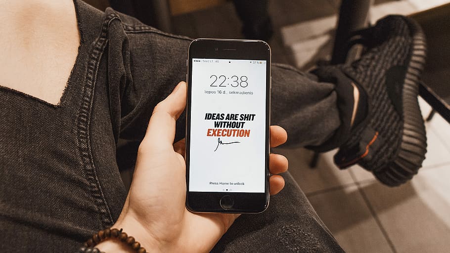 person holding iPhone, person holding space gray iPhone 6, ideas HD wallpaper