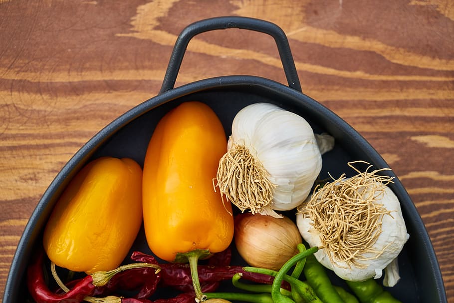 vegetable, pepper, yellow, garlic, white, onion, macro, kitchen HD wallpaper