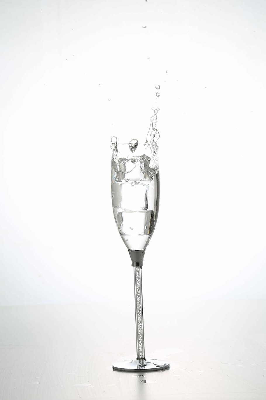 glass, white, ce, motion, no people, transparent, water, refreshment HD wallpaper