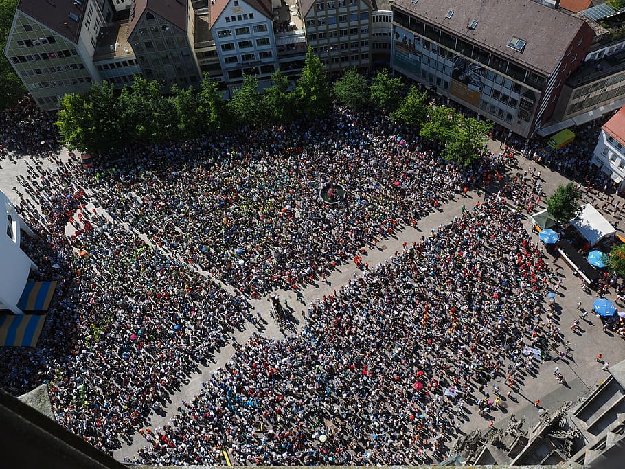 crowd of people between buildings during daytime, cathedral square HD wallpaper