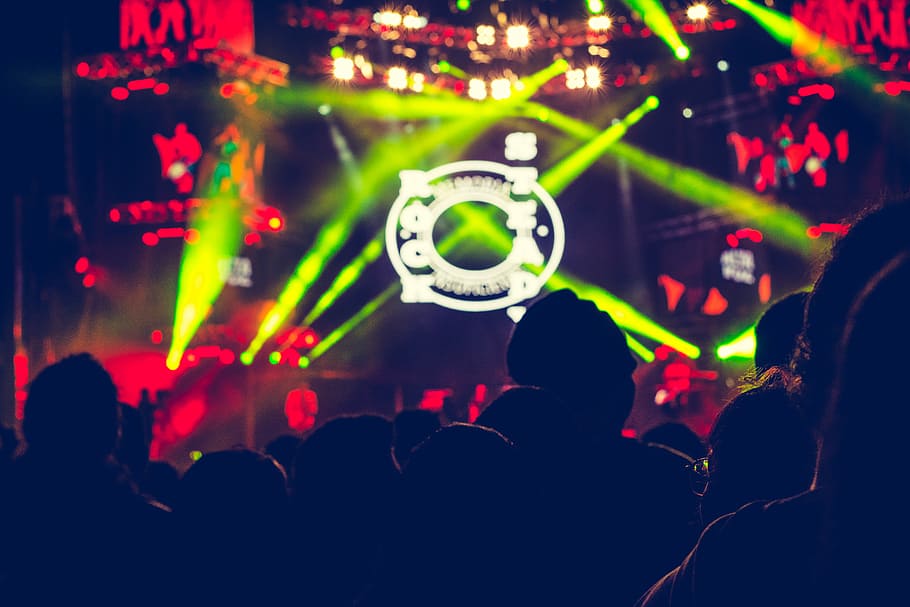 people in dancing in green lights, people on the concert with lights HD wallpaper