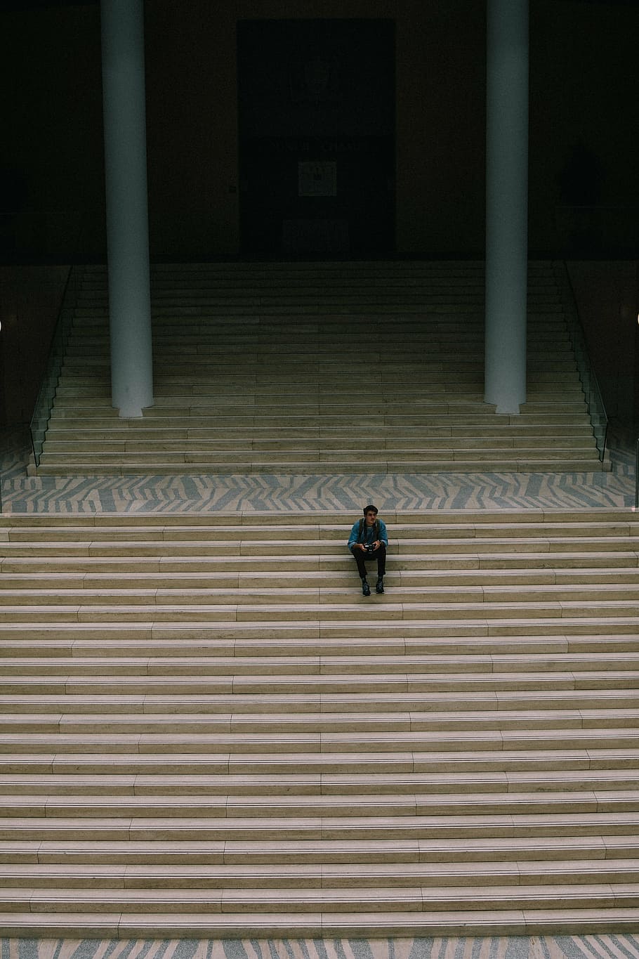 man sitting on stair, architecture, building, infrastructure HD wallpaper
