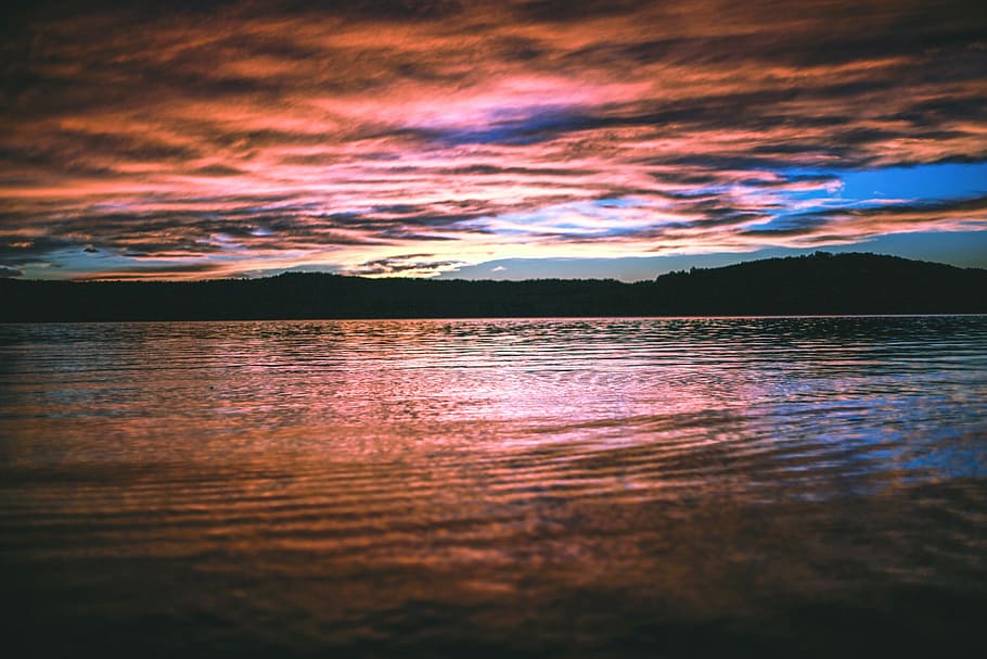 reflective photography of mountain and body of water, sea and clouds horizon HD wallpaper