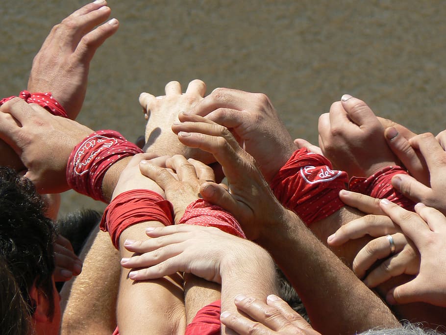 people holding hands together at daytime, castellers, castells HD wallpaper
