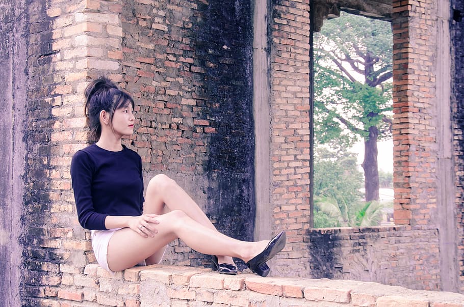 woman sitting on brick, girl, sad, women, alone, lonely, beautiful, HD wallpaper