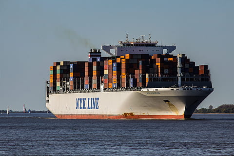 white cargo ship in body of water, container ship, frachtschiff HD wallpaper