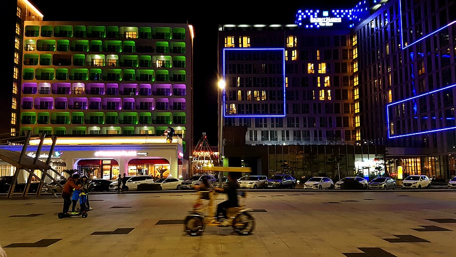 friday night with friends, mid-rise building, dark, architecture HD wallpaper