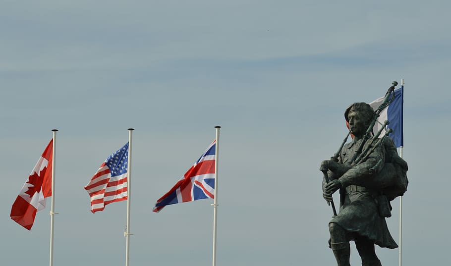 Statue, Flag, Bronze, Commemoration, tribute, soldiers, second world war HD wallpaper