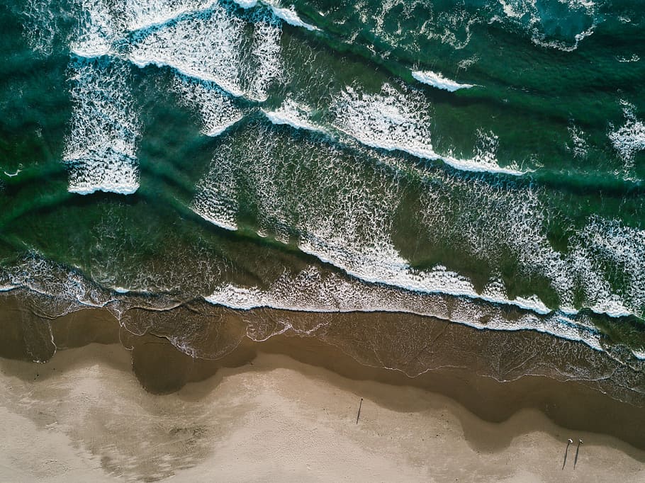 aerial photography of seawaves near seashore at daytime, grey fleece textile HD wallpaper