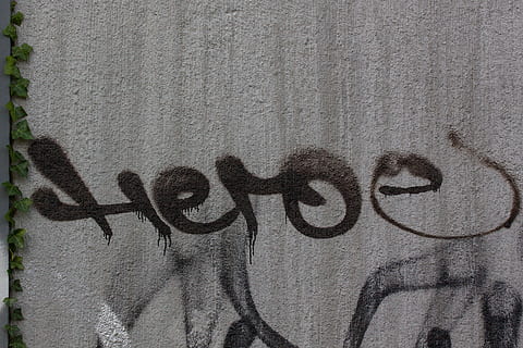 held, graffiti, wall, grunge, city, home, masonry, facade, youth HD wallpaper