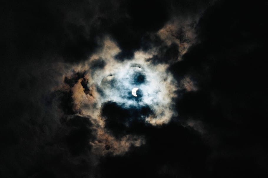 crescent moon behind black clouds, untitled, solar eclipse, sky HD wallpaper