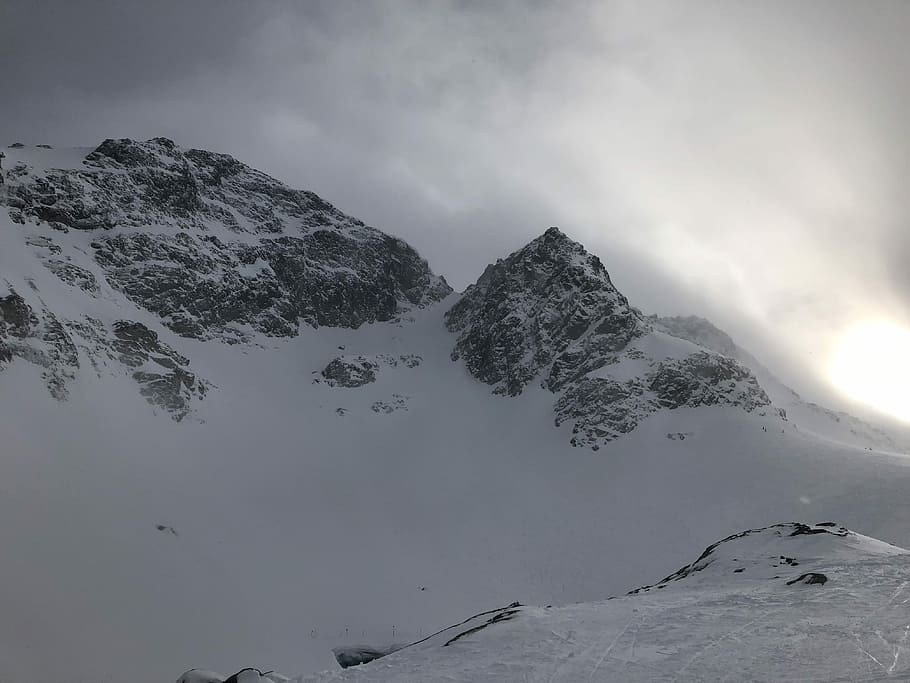 snow covered mountain under cloudy sky during daytime, icy mountain under cumulus nimbus clouds HD wallpaper