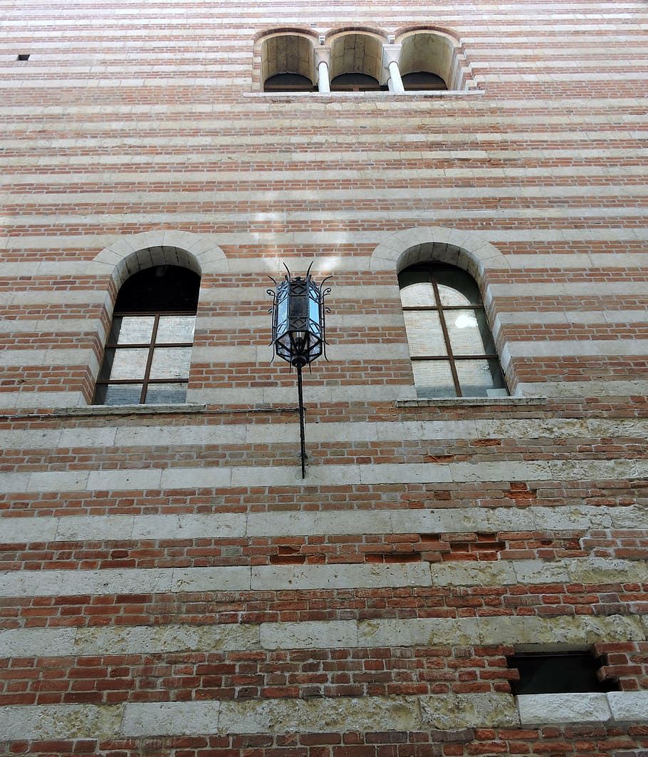 building, window, lamppost, ancient, verona, italy, architecture HD wallpaper