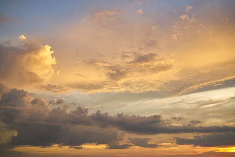 Với những đám mây vàng rực rỡ và nền tảng đầy sắc màu, bức ảnh nền Yellow Clouds HD sẽ khiến bạn háo hức muốn tải về ngay lập tức. Những cảm giác tuyệt vời khi được tận hưởng một màn hình điện thoại đầy màu sắc và sự độc đáo sẽ khiến bạn không bao giờ muốn bỏ qua nó.