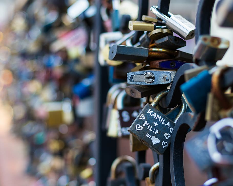 blurred background, brass, locks, machinery, market, padlock HD wallpaper