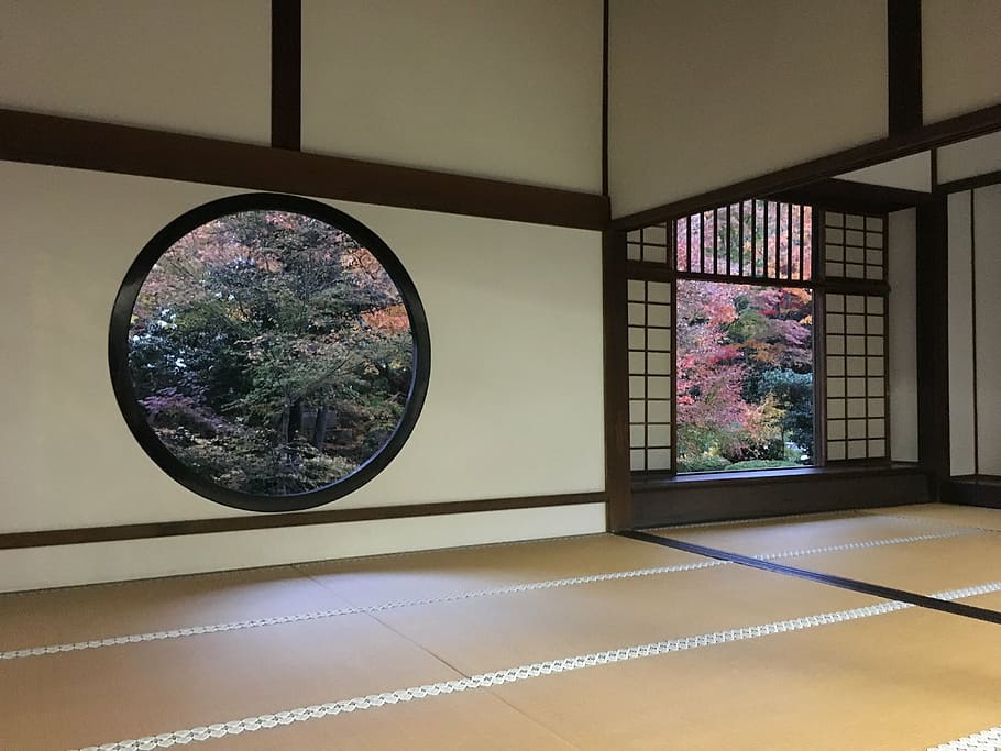 photo of wall mirror, autumnal leaves, temple, tatami mats, japanese style