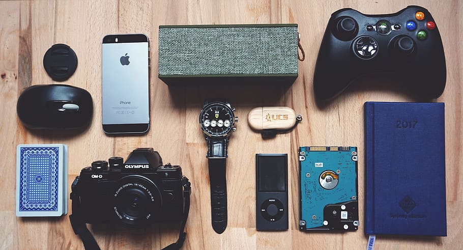black Olympus DSLR camera on brown surface, business, journal HD wallpaper