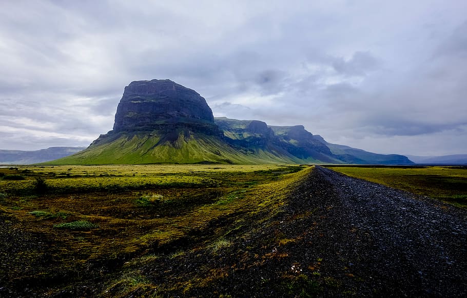 plateau under cloudy sky, landscape photo of mountain, cliff HD wallpaper