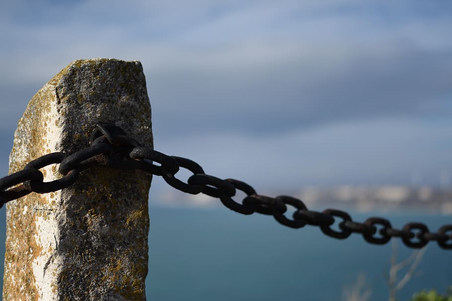 sea, chain, post, kaliakra, seaside, metal, no people, rusty HD wallpaper