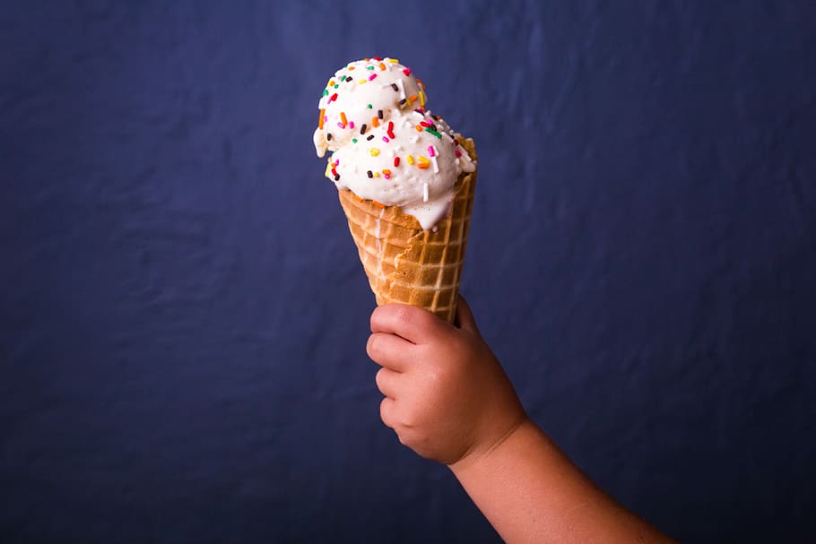 children holding brown ice cream cone with strawberry icecream, ice cream with cone, HD wallpaper