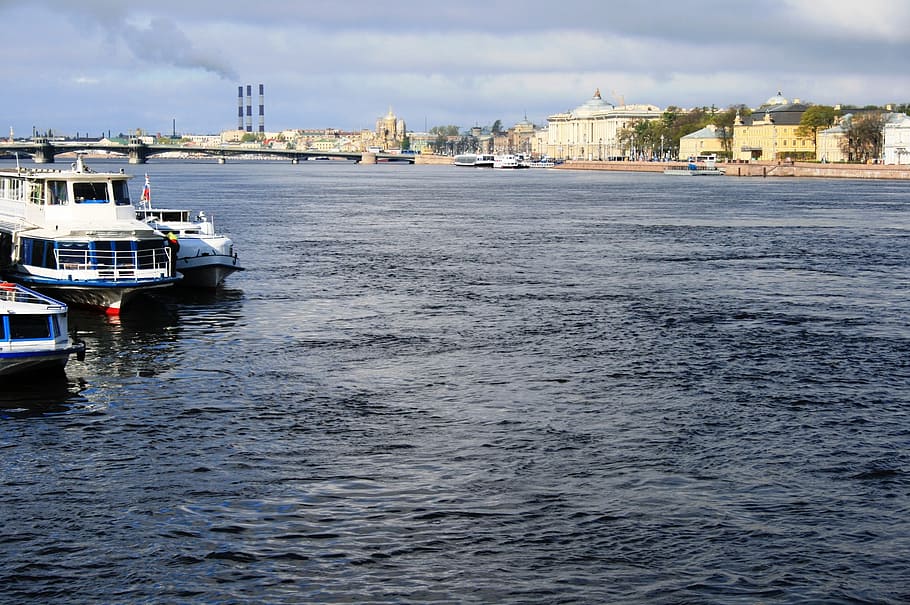 river, neva, deep, wide, fresh, water, shimmer, boats, embankment HD wallpaper
