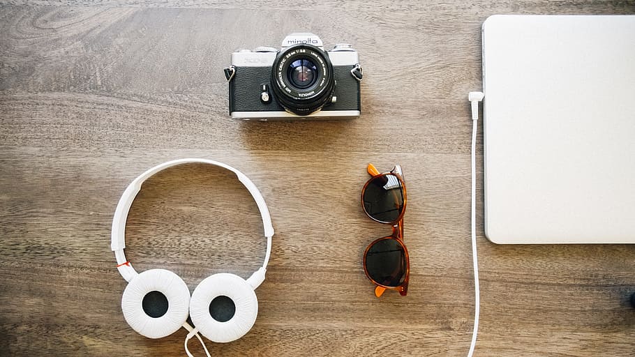 fly lay photography of headphones, MILC, laptop, and wayfarer sunglasses, HD wallpaper