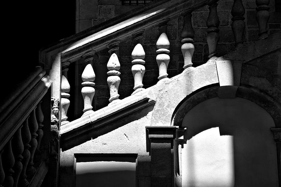 An image of an shadow-lit stone staircase, image captured in the Gothic Quarter, Barcelona, HD wallpaper