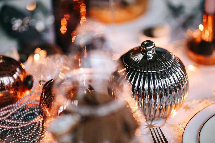 Christmas table decorations, table set, pink, holiday, glamour HD wallpaper