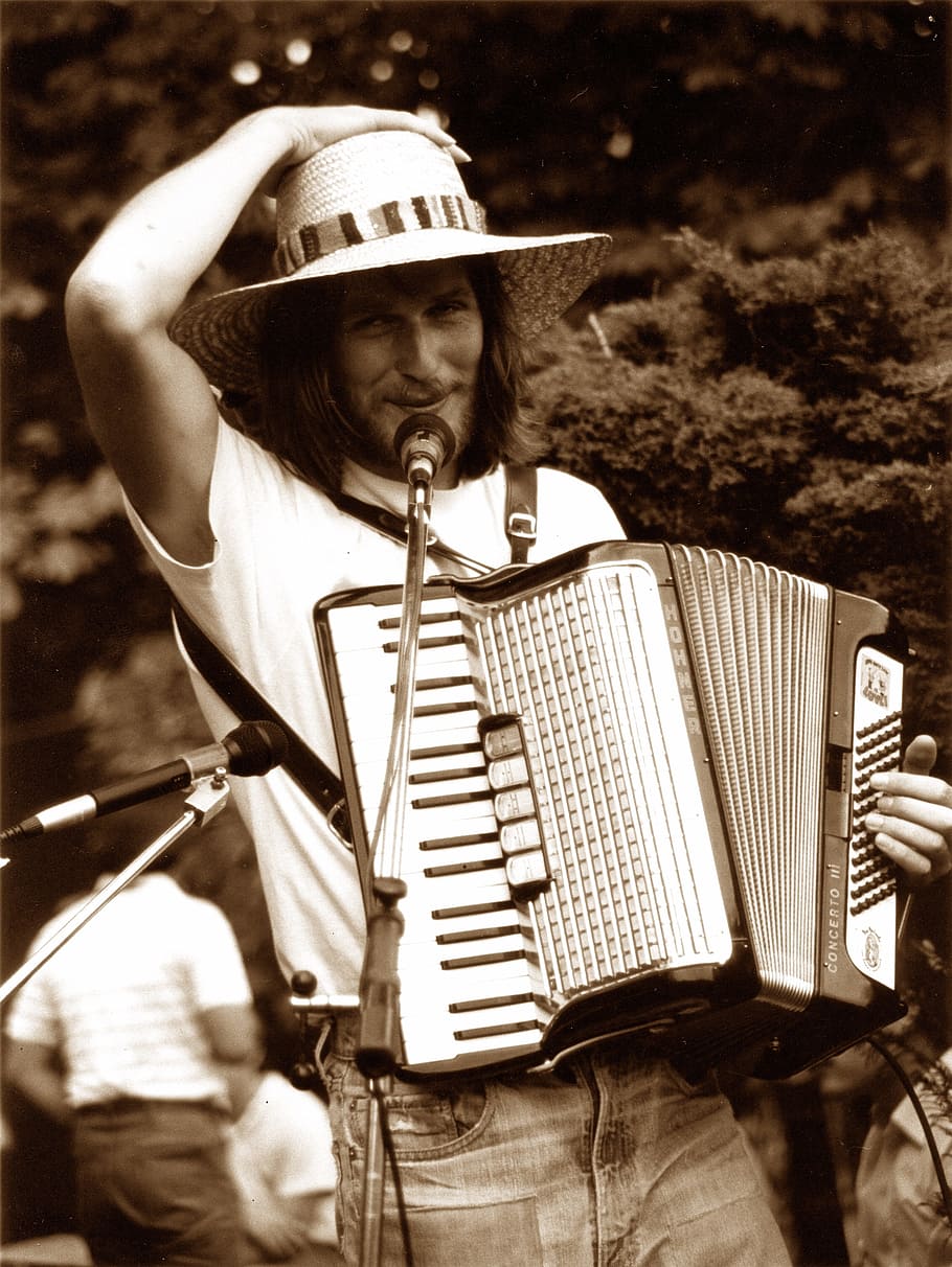 photography of man playing accordion, music, romance, singing, HD wallpaper