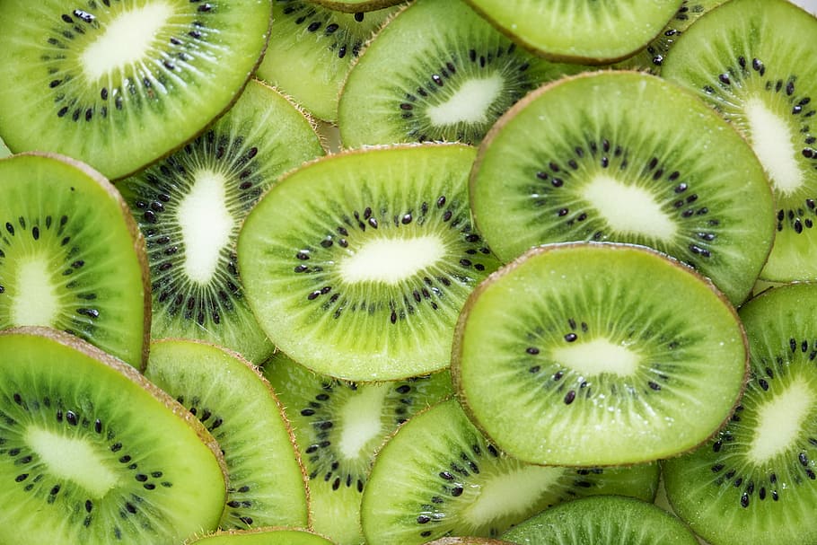 bunch of kiwi fruits, food, juicy, tropical, background, closeup, HD wallpaper