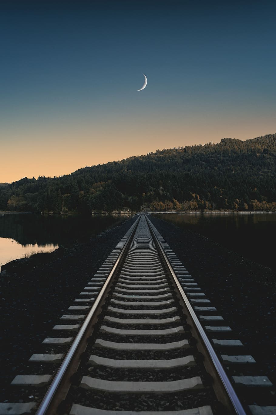 railroad towards mountain under blue sky, gray train track leading to mountain under blue sky HD wallpaper