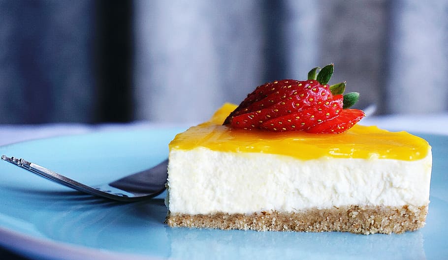 cake with strawberry fruit on plate, cheesecake, lemon, dessert HD wallpaper