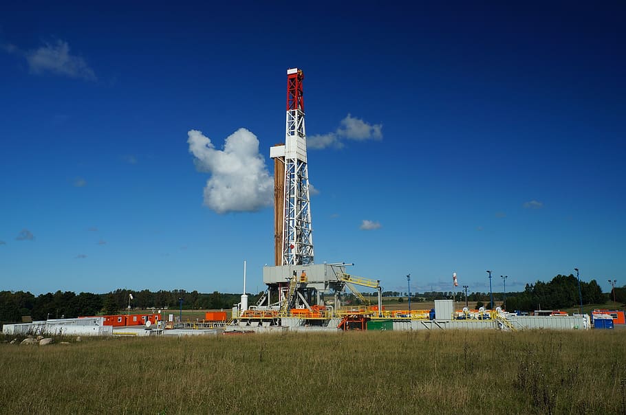 white and red metal tower under blue sky, gas, oil rig, drilling rig, HD wallpaper