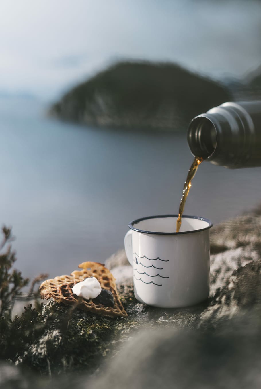 gray steel pouring thermal carafe on white enamel cup i focus photography, white ceramic mug HD wallpaper