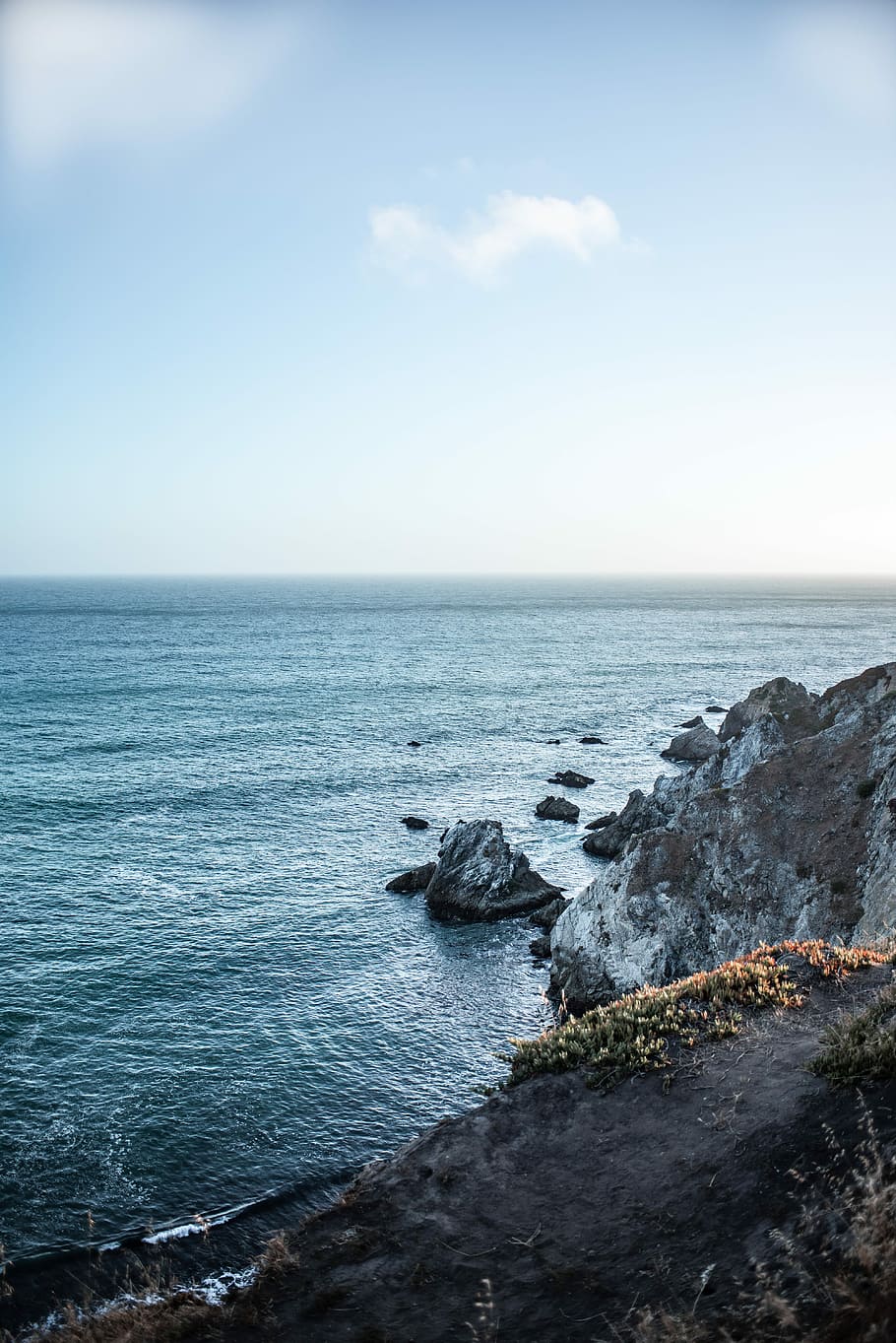 body of water beside rocks, grey cliff near sewa, cloud, sky HD wallpaper