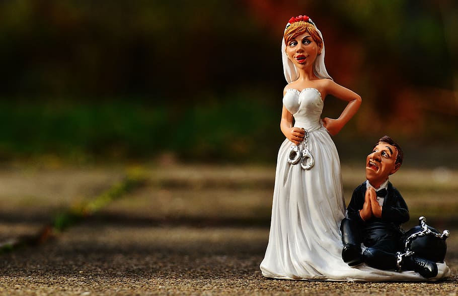 selective focus of groom kneeling beside bride standing holding handcuff miniatures, HD wallpaper