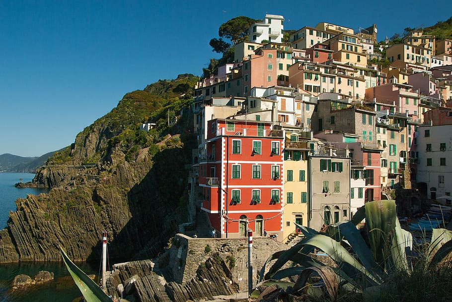 Italy, Cinque Terre, Riomaggiore, Cliffs, facades, no people HD wallpaper