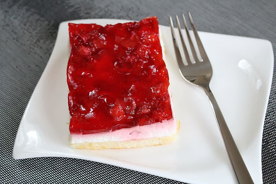 fruit slices, strawberry sections, cream slice, dessert, food HD wallpaper