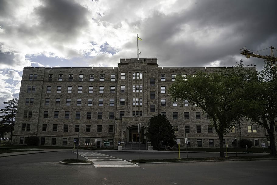 Dark Clouds over the large university buildings in Saskatoon HD wallpaper