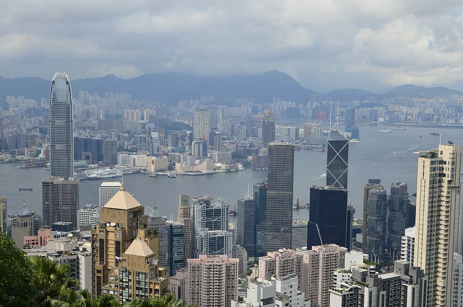 Bộ sưu tập hình nền Hong Kong chất lượng cao sẽ khiến màn hình máy tính của bạn trở nên sống động hơn bao giờ hết. Hình ảnh sáng tạo này kết hợp các cảnh vật, kiến trúc và đời sống của thành phố Hồng Kông trong các góc chụp đẹp nhất. Bản thân lựa chọn hình nền này là một trải nghiệm rất thú vị để khám phá thành phố Hồng Kông.