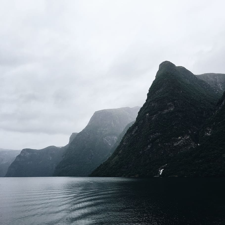 landscape photography of green islands, norway, water, ripple HD wallpaper