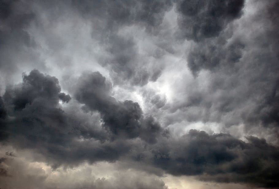 low angle photography of nimbus clouds, sunset, sky, black and white HD wallpaper