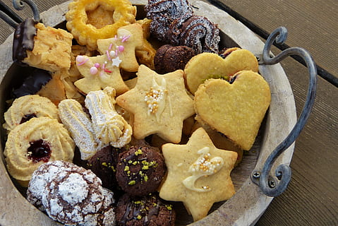 assorted-color cookie lot on tray, christmas cookies, bake HD wallpaper