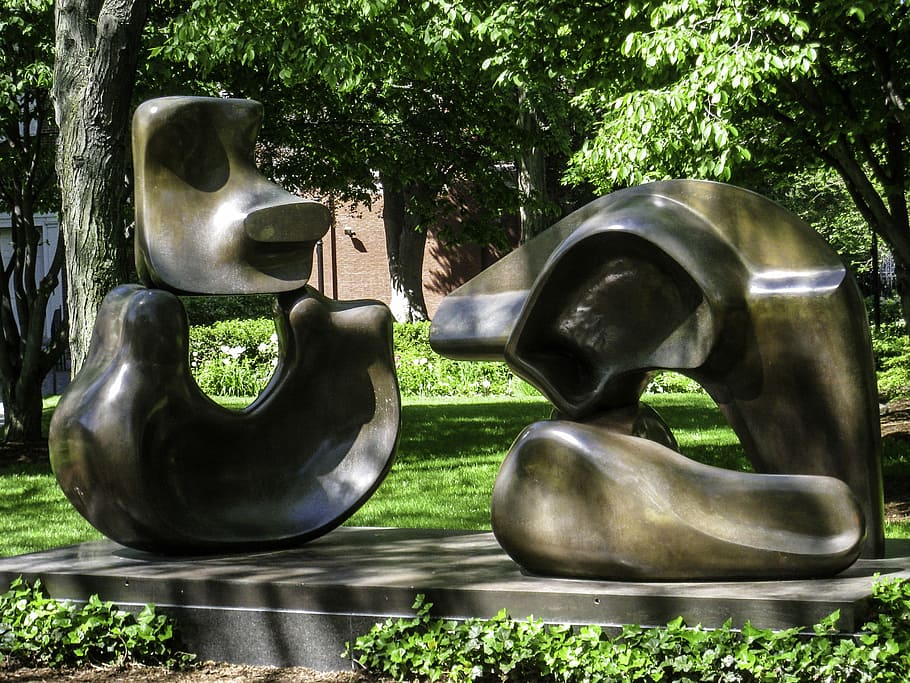 Henry Moore's Large Four Piece Sculpture at Harvard University, Cambridge, Massachusetts, HD wallpaper