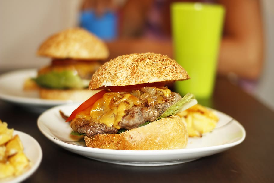 burger sandwich on plate, hamburger, fast, lettuce, bun, beef HD wallpaper