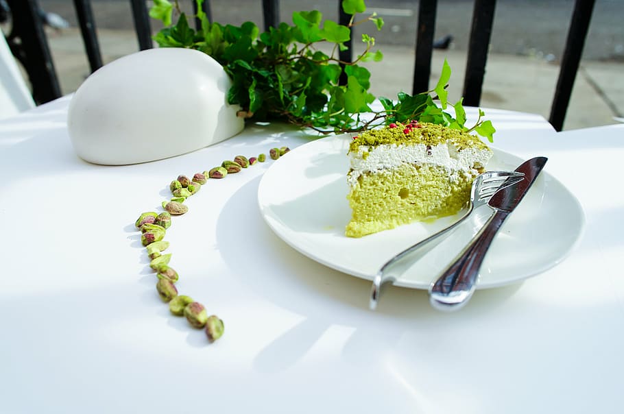 matcha cake on plate, food, dessert, sweets, bakeshop, green, HD wallpaper