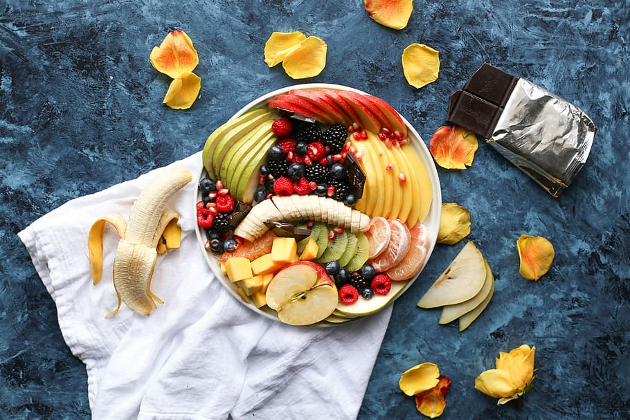 slice of fruits on tray, banana, apple, mango, dessert, food, HD wallpaper